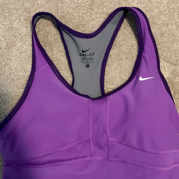 Medium Nike Racerback - Picture 4 of 8